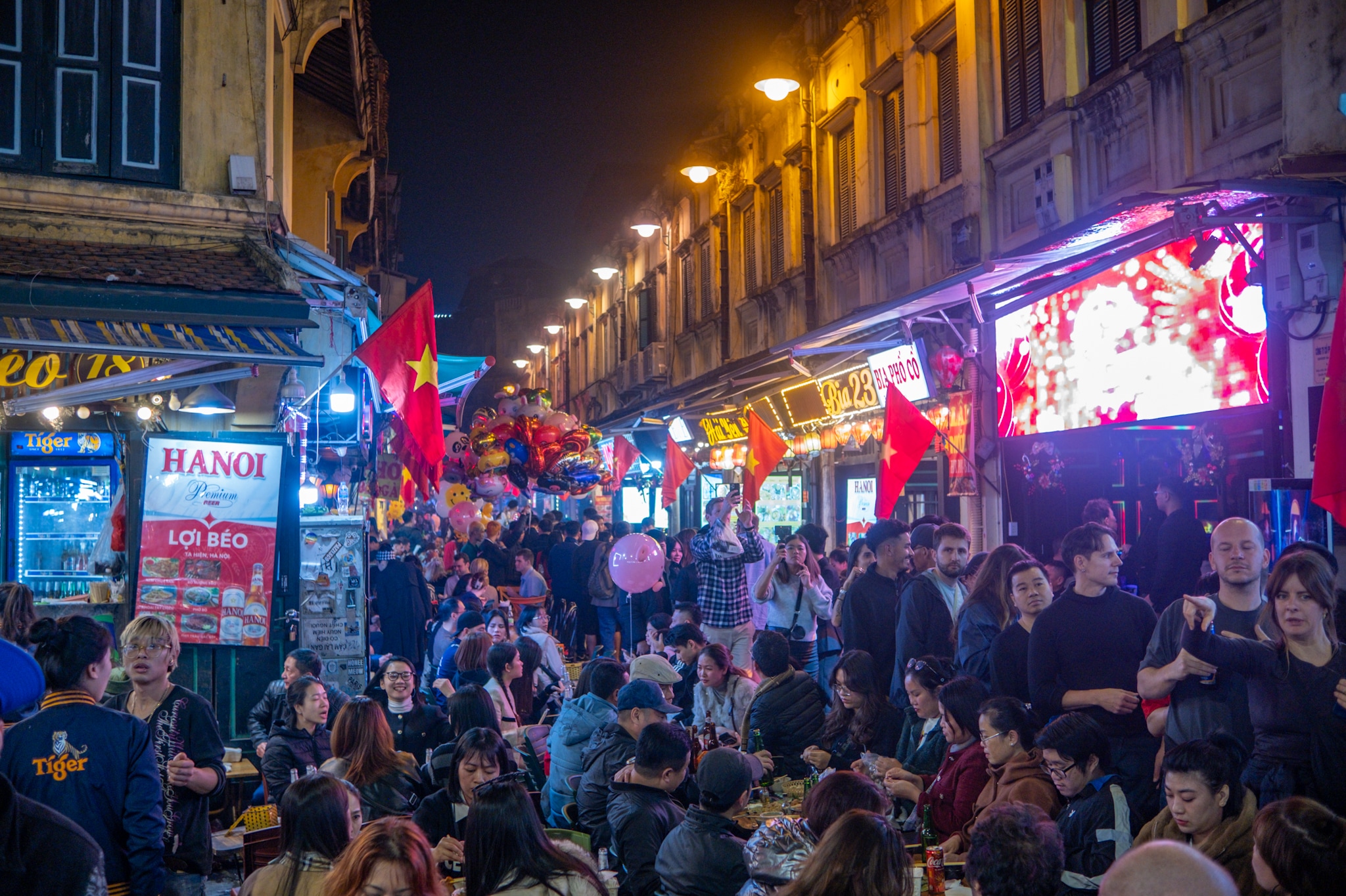 Ta Hien beer street